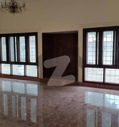 ایف ۔ 8 اسلام آباد میں 4 کمروں کا 2 کنال مکان 5.5 لاکھ میں کرایہ پر دستیاب ہے۔