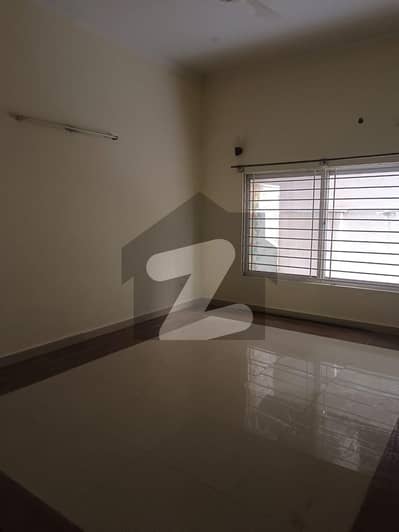 ای ۔ 11 اسلام آباد میں 3 کمروں کا 1 کنال زیریں پورشن 1.3 لاکھ میں کرایہ پر دستیاب ہے۔