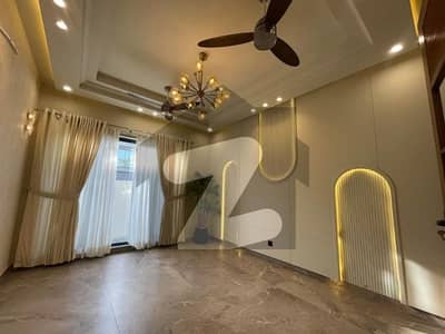 10 Marla Beautiful House Available For Sale Just 1 Mnt Drive From The Main Gate!!