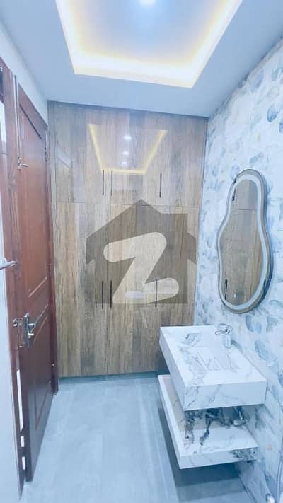 Prime Location House Of 5 Marla For sale In Central Park - Block A