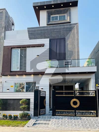 Prime Location 5 Marla House In Central Park - Block BB Is Best Option