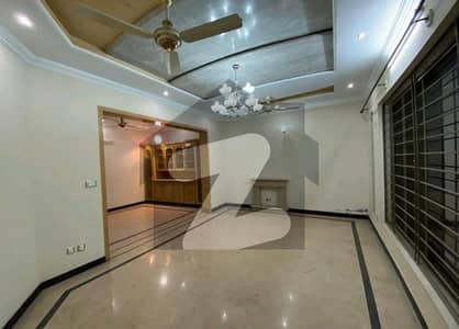 آئی ۔ 8/3 آئی ۔ 8,اسلام آباد میں 3 کمروں کا 14 مرلہ زیریں پورشن 2.0 لاکھ میں کرایہ پر دستیاب ہے۔