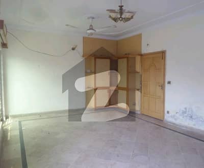 آئی ۔ 8/3 آئی ۔ 8,اسلام آباد میں 3 کمروں کا 14 مرلہ زیریں پورشن 1.4 لاکھ میں کرایہ پر دستیاب ہے۔