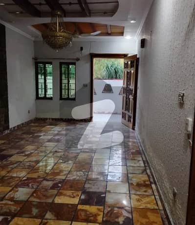 آئی ۔ 8 اسلام آباد میں 3 کمروں کا 14 مرلہ زیریں پورشن 1.7 لاکھ میں کرایہ پر دستیاب ہے۔