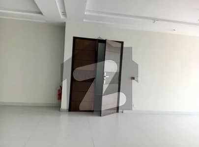 ڈی ایچ اے فیز 3 ڈیفنس (ڈی ایچ اے),لاہور میں 8 مرلہ Studio دفتر 1.6 لاکھ میں کرایہ پر دستیاب ہے۔