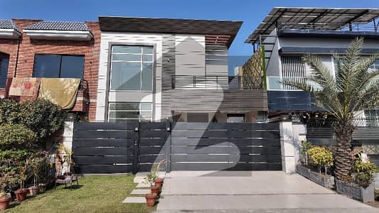 پیراگون سٹی لاہور میں 5 کمروں کا 10 مرلہ مکان 5.55 کروڑ میں برائے فروخت۔