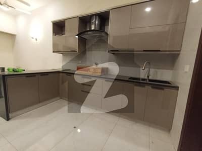 ڈی ایچ اے فیز 8 ڈی ایچ اے ڈیفینس,کراچی میں 4 کمروں کا 4 مرلہ مکان 2.3 لاکھ میں کرایہ پر دستیاب ہے۔