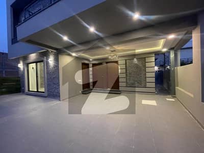 بحریہ انکلیو بحریہ ٹاؤن,اسلام آباد میں 5 کمروں کا 10 مرلہ مکان 1.65 لاکھ میں کرایہ پر دستیاب ہے۔