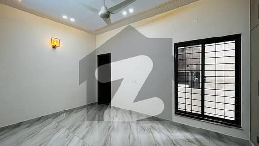 ویلینشیاء ہاؤسنگ سوسائٹی لاہور میں 4 کمروں کا 10 مرلہ مکان 1.65 لاکھ میں کرایہ پر دستیاب ہے۔