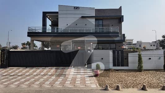 1 Kanal Full Basement 100% Original Pick Luxury House For Rent Near Park Hot Location