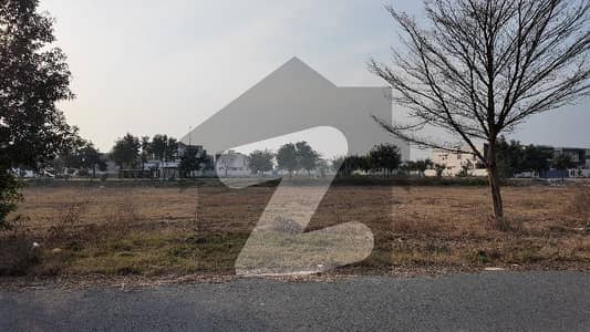 ڈی ایچ اے فیز 7 - بلاک ٹی فیز 7,ڈیفنس (ڈی ایچ اے),لاہور میں 1 کنال رہائشی پلاٹ 4.2 کروڑ میں برائے فروخت۔