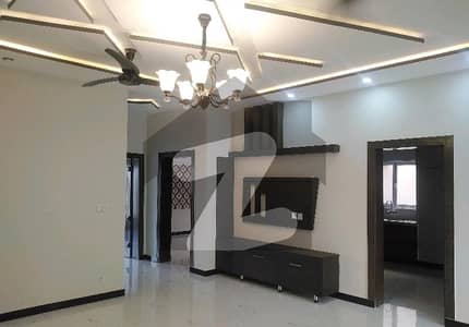 بحریہ ٹاؤن فیز 8 ۔ بلاک ایم بحریہ ٹاؤن فیز 8,بحریہ ٹاؤن راولپنڈی,راولپنڈی میں 5 مرلہ مکان 1.96 کروڑ میں برائے فروخت۔