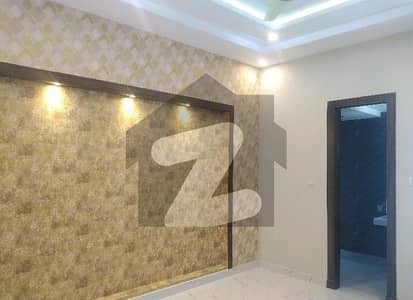 بحریہ ٹاؤن فیز 8 ۔ بلاک ایم بحریہ ٹاؤن فیز 8,بحریہ ٹاؤن راولپنڈی,راولپنڈی میں 5 مرلہ مکان 1.94 کروڑ میں برائے فروخت۔