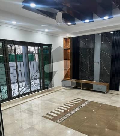 ڈی ایچ اے فیز 3 ڈیفنس (ڈی ایچ اے),لاہور میں 5 کمروں کا 1 کنال مکان 2.25 لاکھ میں کرایہ پر دستیاب ہے۔ ڈی ایچ اے فیز 3 ڈیفنس (ڈی ایچ اے),لاہور میں 5 کمروں کا 1 کنال مکان 2.25 لاکھ میں کرایہ پر دستیاب ہے۔