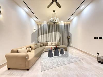 بحریہ ٹاؤن فیز 8 بحریہ ٹاؤن راولپنڈی,راولپنڈی میں 6 کمروں کا 1 کنال مکان 7.6 کروڑ میں برائے فروخت۔