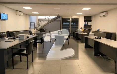 I-8 MARKAZ 3000 SQ. FEET OFFICE BEST LOCATION SEPARATE PLAZA