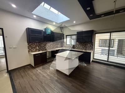 سینٹرل پارک ۔ بلاک ایف سینٹرل پارک ہاؤسنگ سکیم,لاہور میں 3 کمروں کا 10 مرلہ بالائی پورشن 48.0 ہزار میں کرایہ پر دستیاب ہے۔