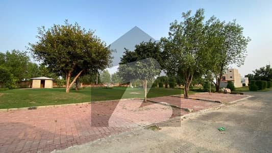 سفاری گارڈن - بلاک سی سفاری گارڈن ہاؤسنگ سکیم,لاہور میں 5 مرلہ رہائشی پلاٹ 19.5 لاکھ میں برائے فروخت۔