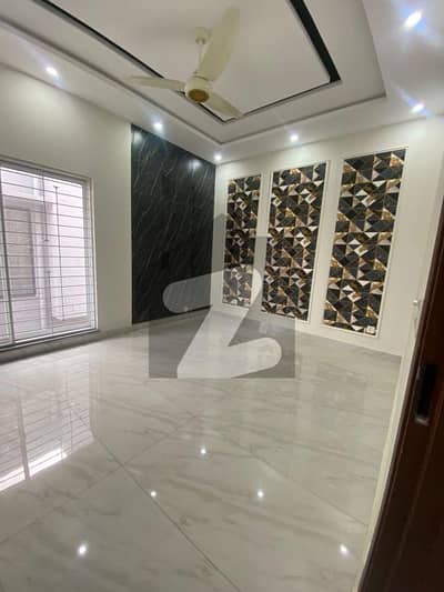 پیراگون سٹی ۔ وُوڈز بلاک پیراگون سٹی,لاہور میں 3 کمروں کا 5 مرلہ مکان 2.45 کروڑ میں برائے فروخت۔