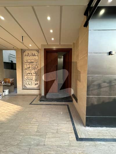 پراگون سٹی - آرچرڈ ١ بلاک پیراگون سٹی,لاہور میں 5 کمروں کا 10 مرلہ مکان 6.0 کروڑ میں برائے فروخت۔