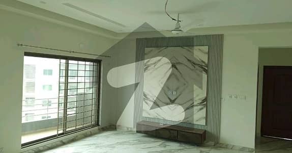 عسکری 10 - سیکٹر ایس عسکری 10,عسکری,لاہور میں 3 کمروں کا 13 مرلہ فلیٹ 4.5 کروڑ میں برائے فروخت۔