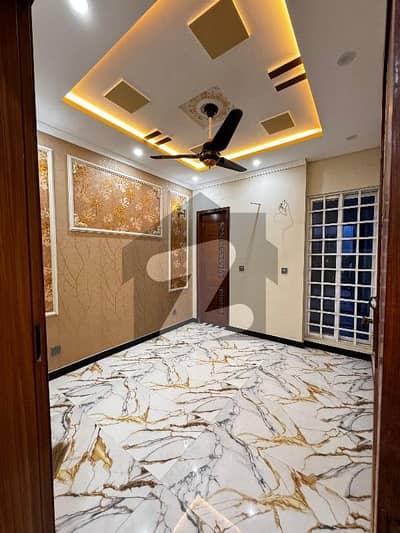 ایڈن بولیوارڈ ہاؤسنگ سکیم کالج روڈ,لاہور میں 2 کمروں کا 5 مرلہ بالائی پورشن 40.0 ہزار میں کرایہ پر دستیاب ہے۔