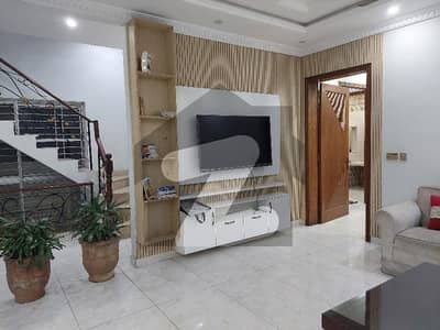 ڈی ایچ اے فیز 8 - بلاک وائے فیز 8,ڈیفنس (ڈی ایچ اے),لاہور میں 3 کمروں کا 8 مرلہ مکان 145 میں کرایہ پر دستیاب ہے۔