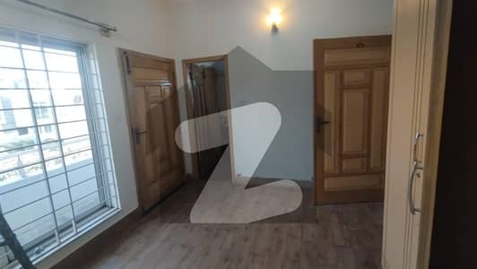 جی ۔ 15 اسلام آباد میں 3 کمروں کا 12 مرلہ بالائی پورشن 75.0 ہزار میں کرایہ پر دستیاب ہے۔