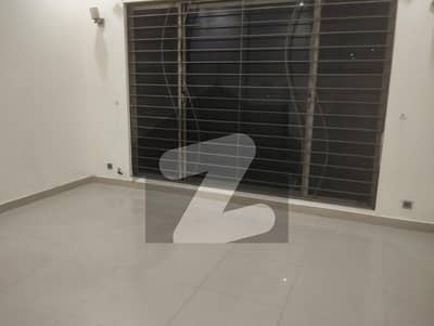 بحریہ ٹاؤن فیز 5 بحریہ ٹاؤن راولپنڈی,راولپنڈی میں 5 کمروں کا 10 مرلہ مکان 1.4 لاکھ میں کرایہ پر دستیاب ہے۔