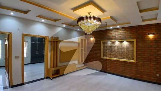 جوبلی ٹاؤن لاہور میں 6 کمروں کا 10 مرلہ مکان 1.65 لاکھ میں کرایہ پر دستیاب ہے۔