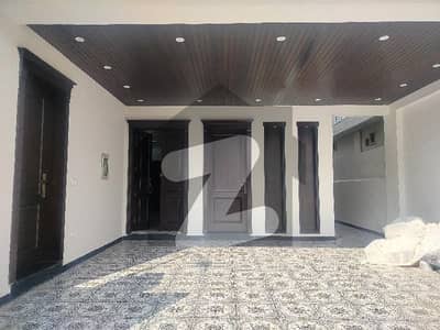 ٹاپ سٹی 1 - بلاک اے ٹاپ سٹی 1,اسلام آباد میں 5 کمروں کا 10 مرلہ مکان 4.65 کروڑ میں برائے فروخت۔