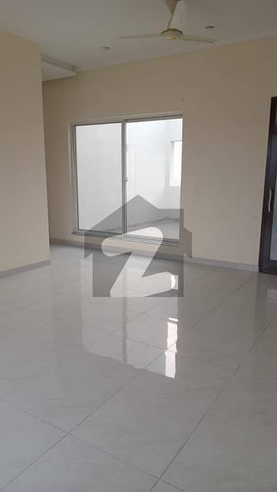 بینکرس ایوینیو کوآپریٹو ہاؤسنگ سوسائٹی لاہور میں 3 کمروں کا 1 کنال بالائی پورشن 85.0 ہزار میں کرایہ پر دستیاب ہے۔