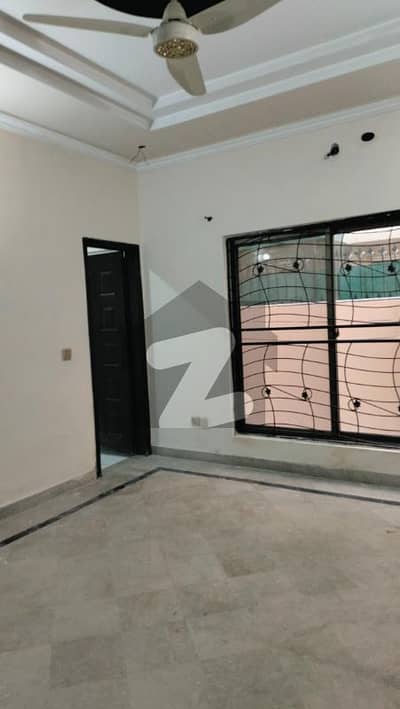 پیراگون سٹی لاہور میں 5 کمروں کا 10 مرلہ مکان 1.6 لاکھ میں کرایہ پر دستیاب ہے۔