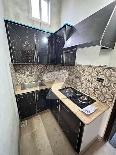 والٹن روڈ لاہور میں 1 کمرے کا 3 مرلہ بالائی پورشن 30.0 ہزار میں کرایہ پر دستیاب ہے۔