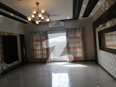 ڈی ایچ اے فیز 6 - بلاک سی فیز 6,ڈیفنس (ڈی ایچ اے),لاہور میں 8 کمروں کا 1 کنال مکان 5.0 لاکھ میں کرایہ پر دستیاب ہے۔