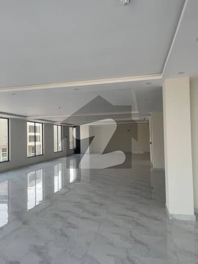 ڈی ایچ اے فیز 8 ۔ سی سی اے 1 ڈی ایچ اے فیز 8,ڈیفنس (ڈی ایچ اے),لاہور میں 4 مرلہ دفتر 52.0 ہزار میں کرایہ پر دستیاب ہے۔