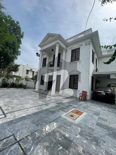 ڈی ایچ اے ڈیفینس کراچی میں 6 کمروں کا 1 کنال مکان 11.7 کروڑ میں برائے فروخت۔