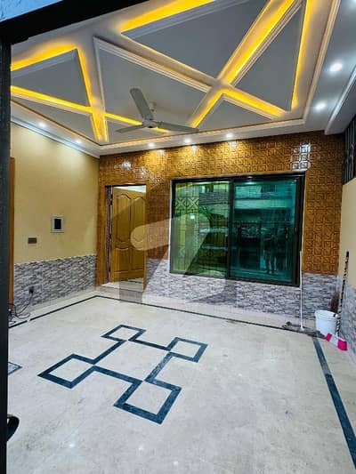 چکلالہ سکیم 3 چکلالہ سکیم,راولپنڈی میں 5 کمروں کا 6 مرلہ مکان 3.5 کروڑ میں برائے فروخت۔