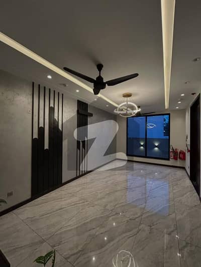 ڈی ایچ اے 9 ٹاؤن ۔ بلاک بی ڈی ایچ اے 9 ٹاؤن,ڈیفنس (ڈی ایچ اے),لاہور میں 3 کمروں کا 5 مرلہ مکان 3.4 کروڑ میں برائے فروخت۔