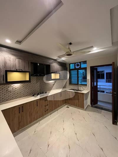 12 MARLA BRAND NEW 4 BEDROOM APARTMENT AVAILABLE FOR RENT