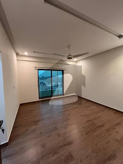 12 MARLA BRAND NEW 4 BEDROOM APARTMENT AVAILABLE FOR RENT