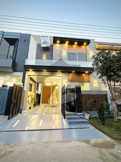 5 MARLA MOST BEAUTIFUL BRAND NEW HOUSE FOR SALE with gass