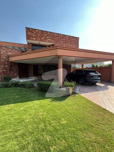 ڈی ایچ اے فیز 3 - بلاک ایکس فیز 3,ڈیفنس (ڈی ایچ اے),لاہور میں 6 کمروں کا 2 کنال مکان 14.5 کروڑ میں برائے فروخت۔