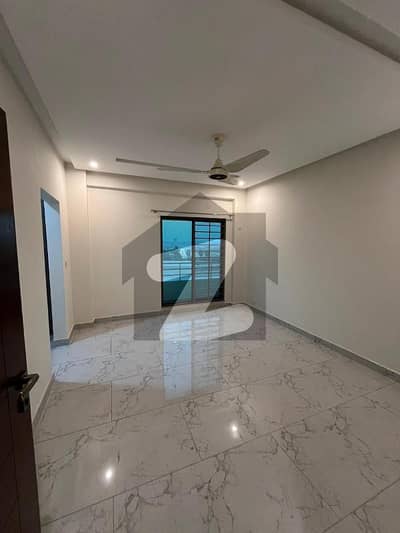 12 MARLA BRAND NEW 4 BEDROOM APARTMENT AVAILABLE FOR RENT