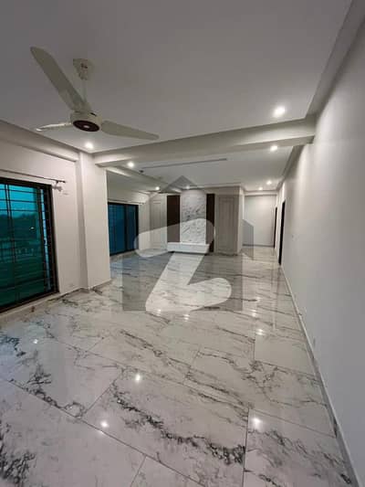 12 MARLA BRAND NEW 4 BEDROOM APARTMENT AVAILABLE FOR RENT