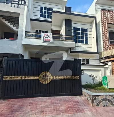 جی ۔ 13 اسلام آباد میں 4 کمروں کا 4 مرلہ مکان 4.25 کروڑ میں برائے فروخت۔