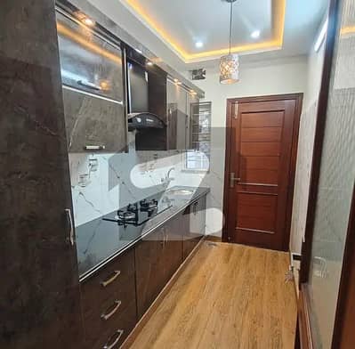 جی ۔ 13 اسلام آباد میں 4 کمروں کا 4 مرلہ مکان 4.25 کروڑ میں برائے فروخت۔