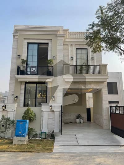 ڈی ایچ اے 9 ٹاؤن ۔ بلاک اے ڈی ایچ اے 9 ٹاؤن,ڈیفنس (ڈی ایچ اے),لاہور میں 3 کمروں کا 5 مرلہ مکان 3.2 کروڑ میں برائے فروخت۔