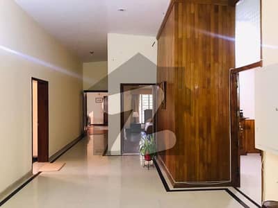 ایف ۔ 8 اسلام آباد میں 3 کمروں کا 1 کنال بالائی پورشن 4.2 لاکھ میں کرایہ پر دستیاب ہے۔