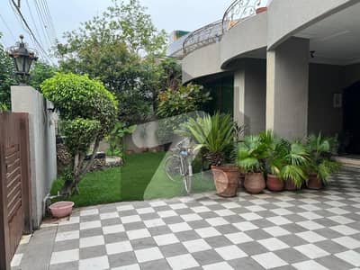 ڈی ایچ اے فیز 4 ڈیفنس (ڈی ایچ اے),لاہور میں 6 کمروں کا 1 کنال مکان 6.6 کروڑ میں برائے فروخت۔ ڈی ایچ اے فیز 4 ڈیفنس (ڈی ایچ اے),لاہور میں 6 کمروں کا 1 کنال مکان 6.6 کروڑ میں برائے فروخت۔